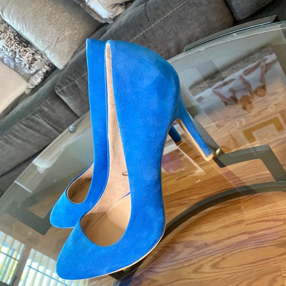 Blue suede high heels from Forever 21 - Picture 2 of 4